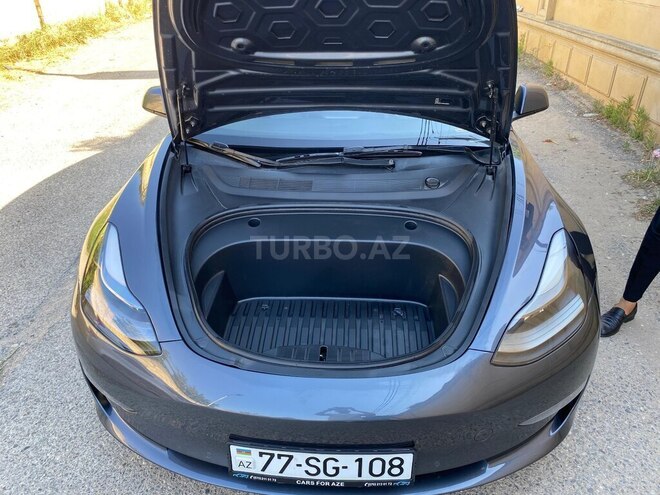 Tesla Model 3-4