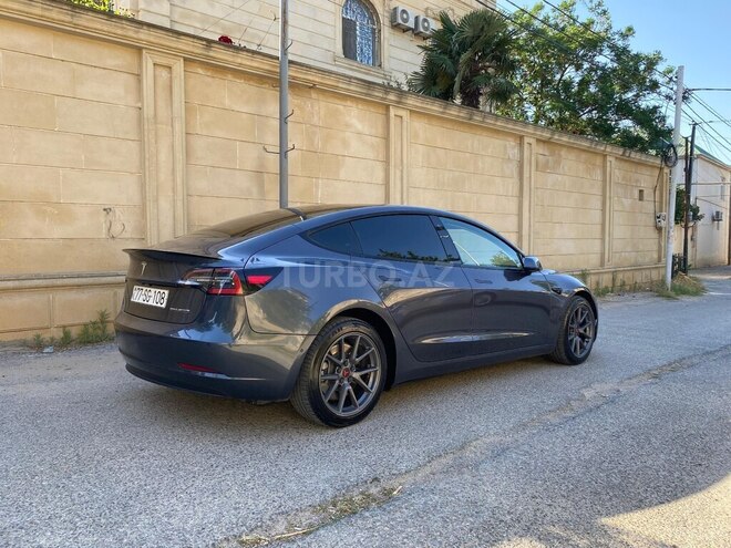 Tesla Model 3-6