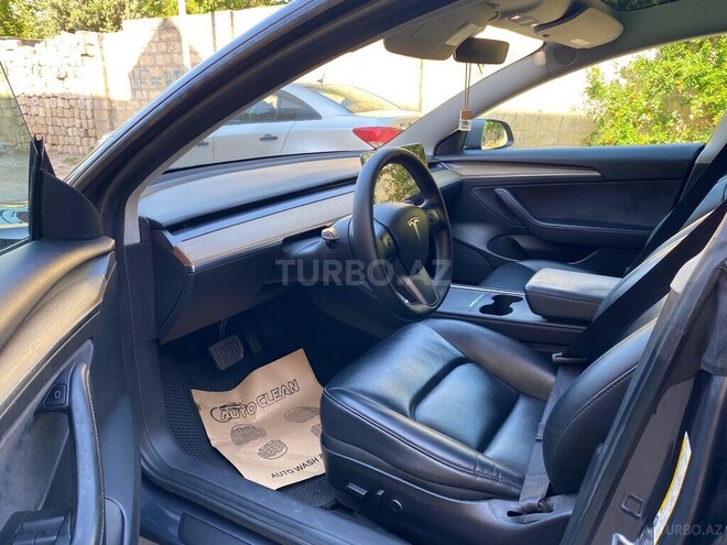 Tesla Model 3-13