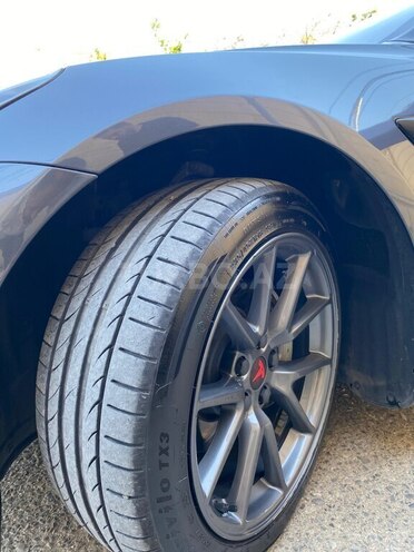 Tesla Model 3-12