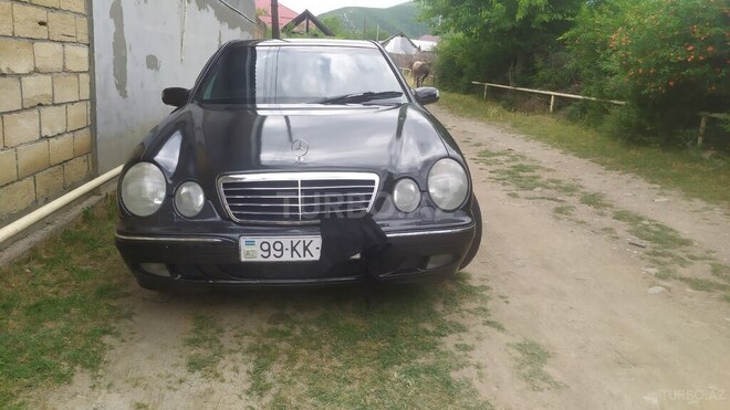 Mercedes E 220-1