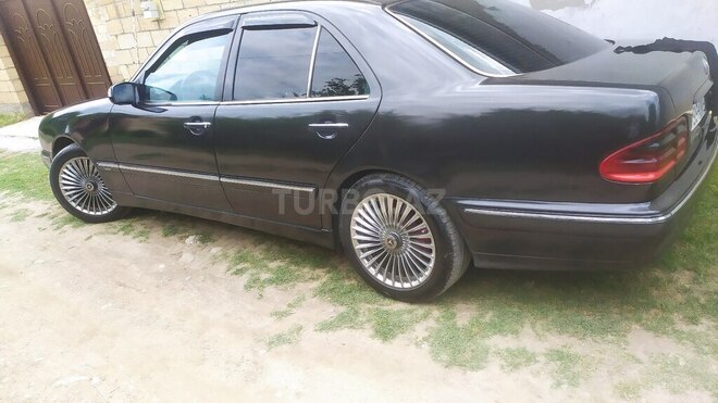 Mercedes E 220-3