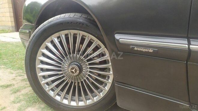Mercedes E 220-4