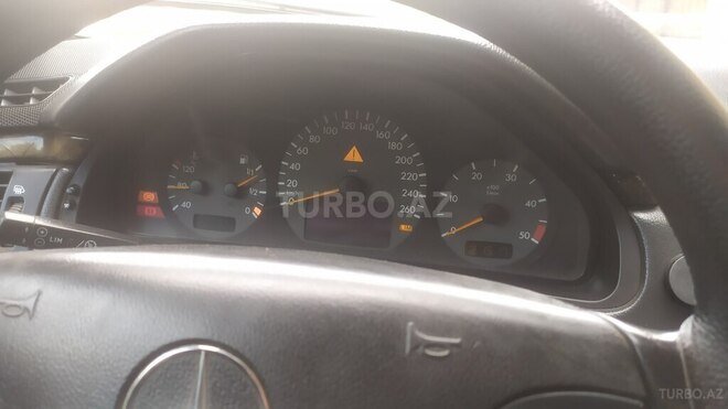 Mercedes E 220-5