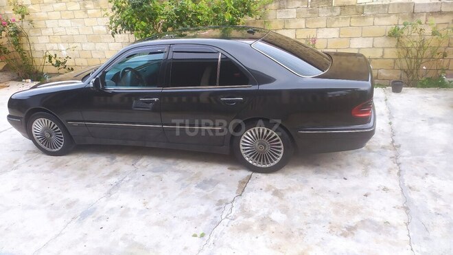 Mercedes E 220-10