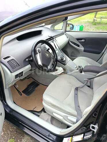 Toyota Prius-4