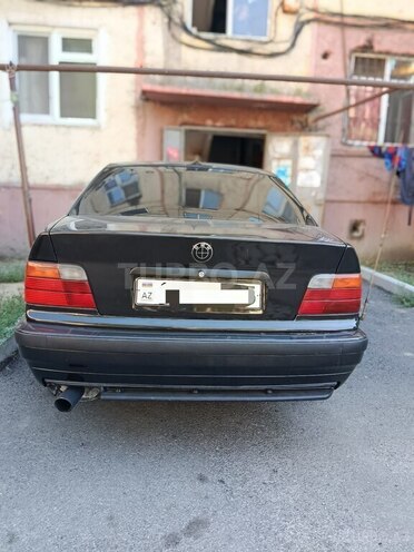 BMW 318-2