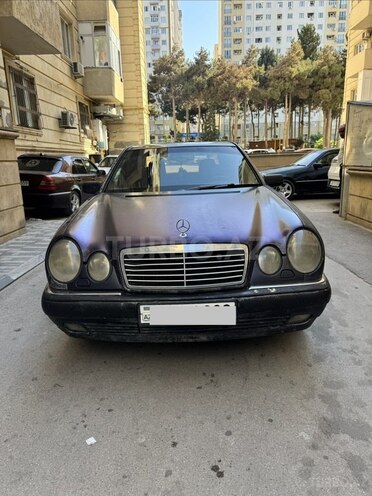Mercedes E 230-1