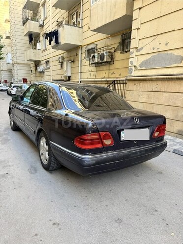 Mercedes E 230-6