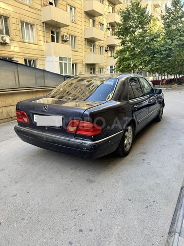 Mercedes E 230-5