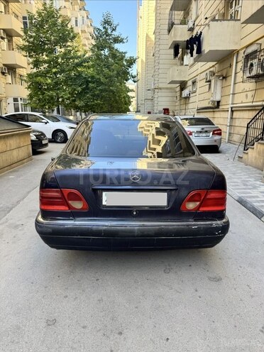 Mercedes E 230-4