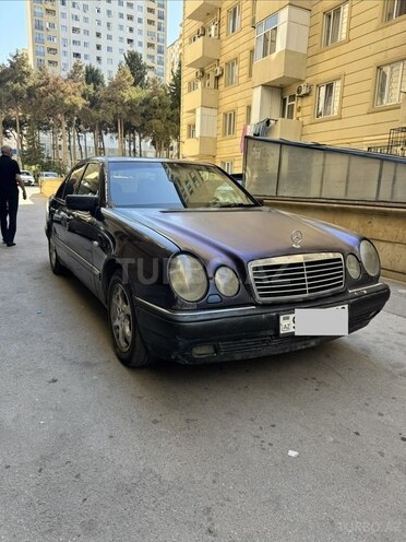 Mercedes E 230-3