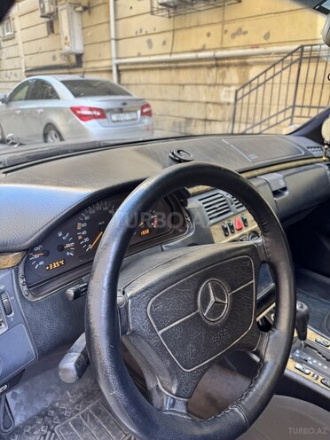 Mercedes E 230-9
