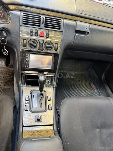 Mercedes E 230-8