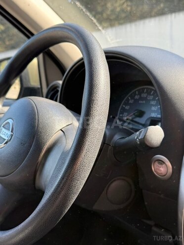Nissan March-8