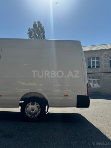Ford Transit-10