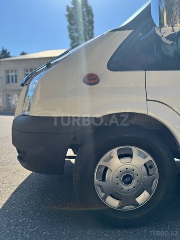 Ford Transit-9