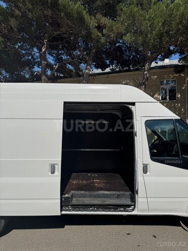 Ford Transit-15
