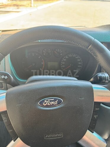 Ford Transit-20
