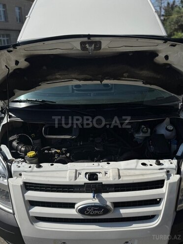 Ford Transit-17
