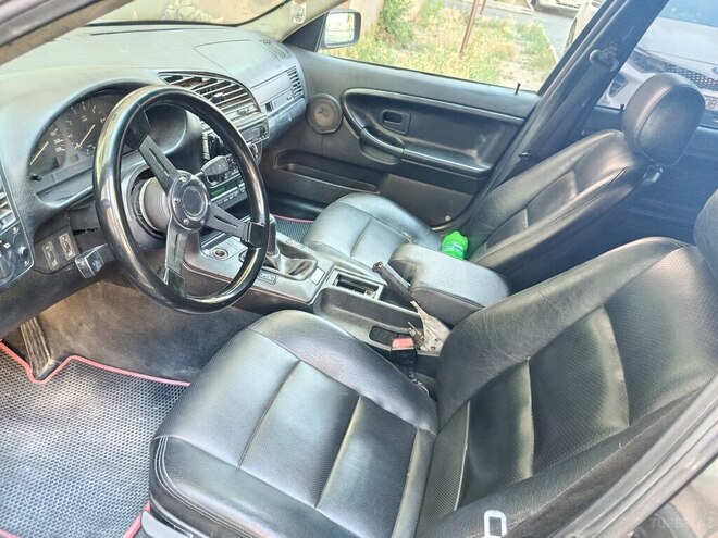 BMW 318-8