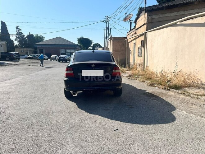 Opel Vectra-4