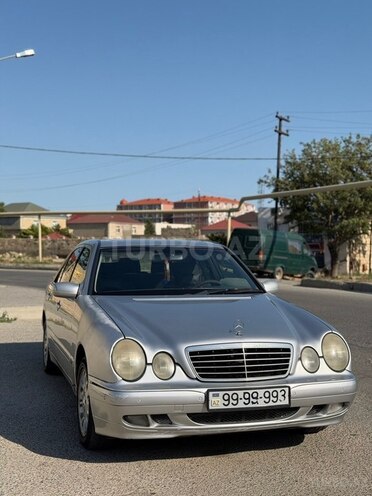 Mercedes E 200-1