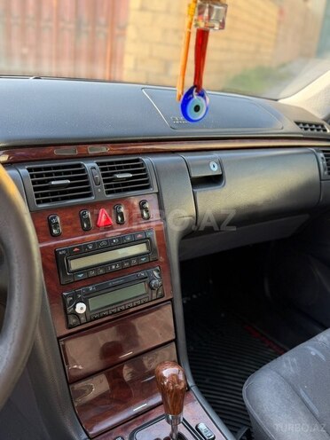 Mercedes E 200-4