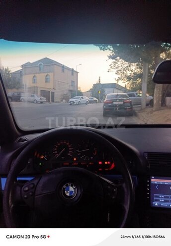 BMW 523-9