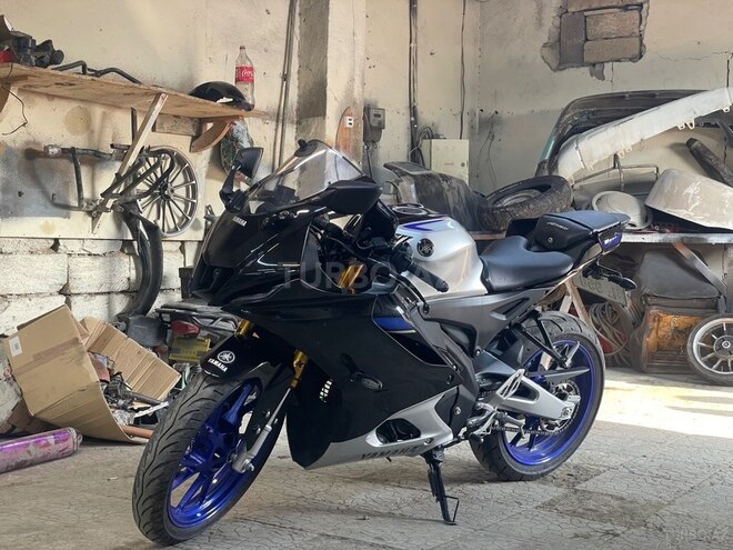 Yamaha R15M-8