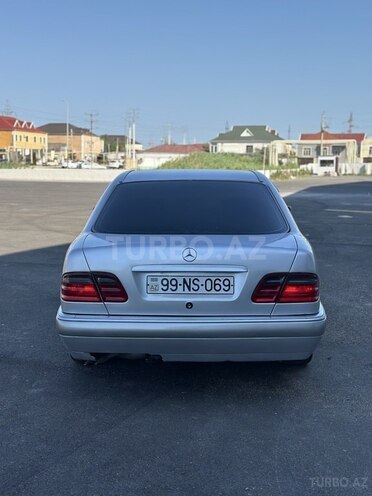Mercedes E 240-3