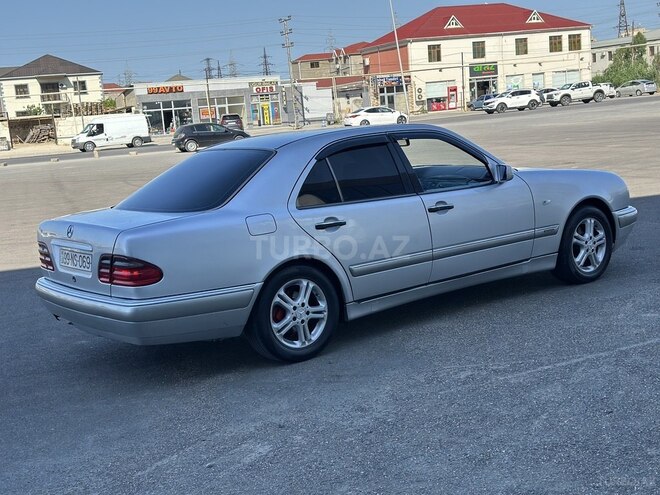 Mercedes E 240-6