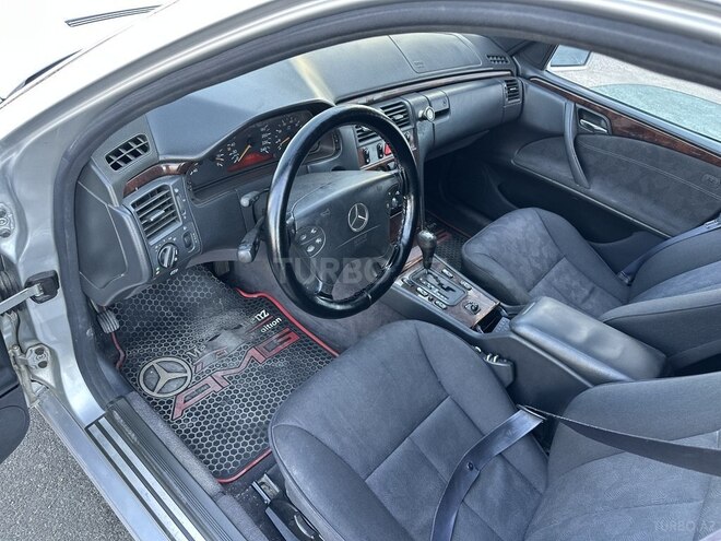Mercedes E 240-13