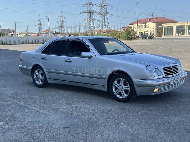 Mercedes E 240-4