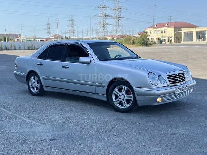 Mercedes E 240-11