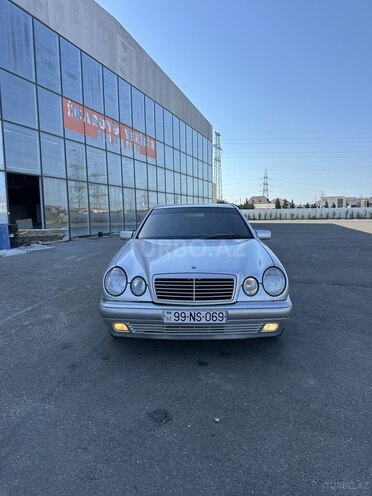 Mercedes E 240-2