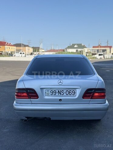 Mercedes E 240-8
