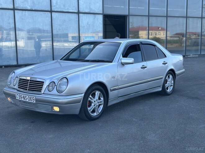 Mercedes E 240-5