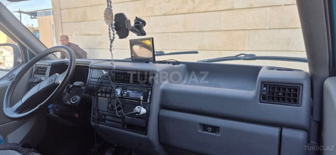Volkswagen Transporter-11