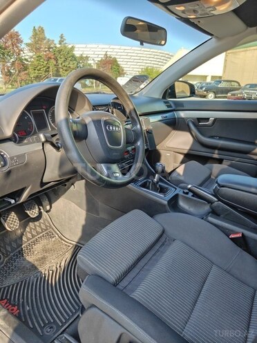 Audi A4-8