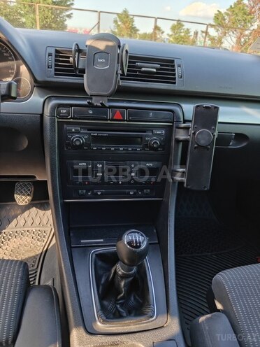 Audi A4-11