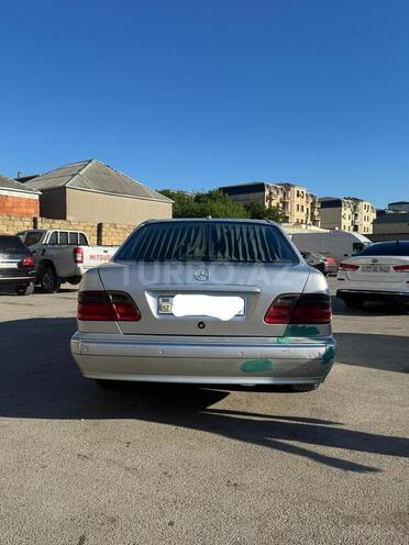 Mercedes E 320-3