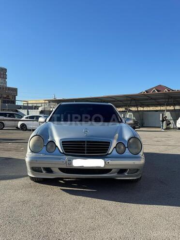 Mercedes E 320-1