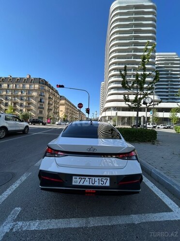 Hyundai Elantra-4