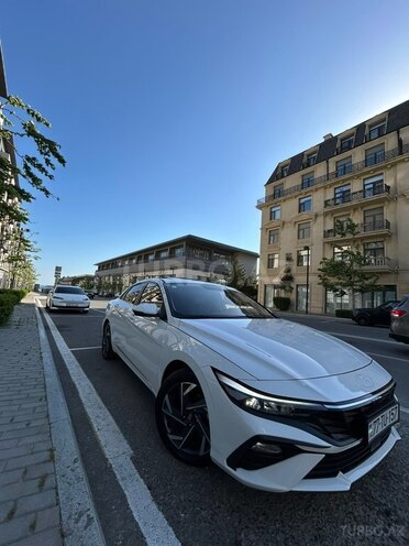 Hyundai Elantra-1