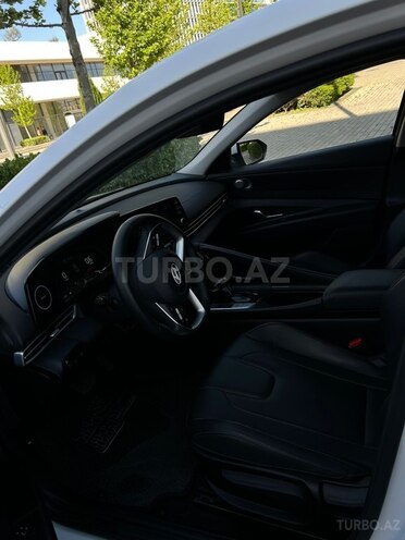 Hyundai Elantra-8