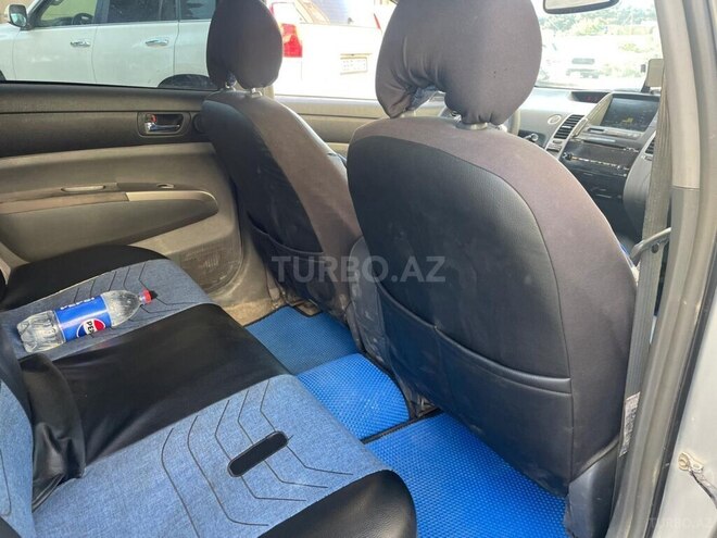 Toyota Prius-12