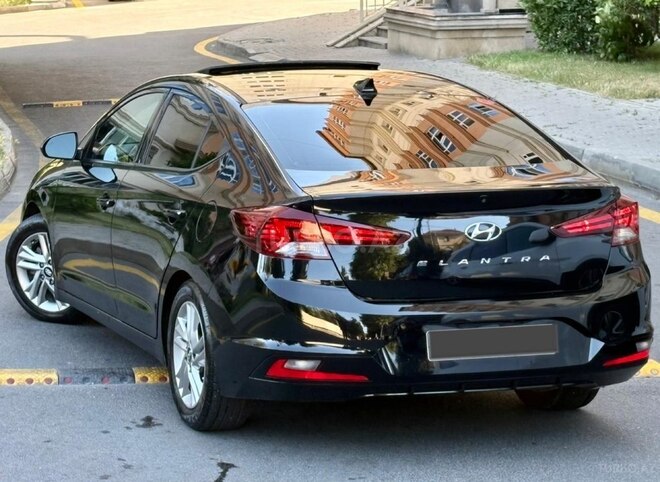 Hyundai Elantra-8