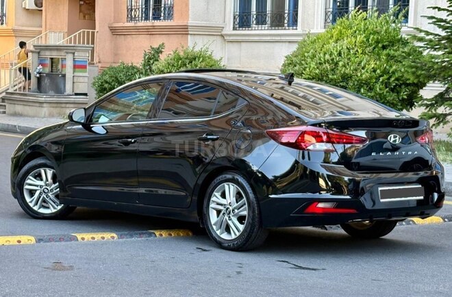 Hyundai Elantra-9