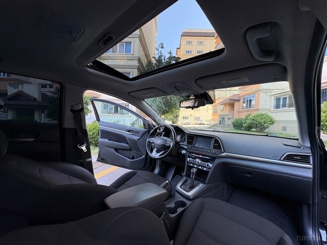 Hyundai Elantra-16